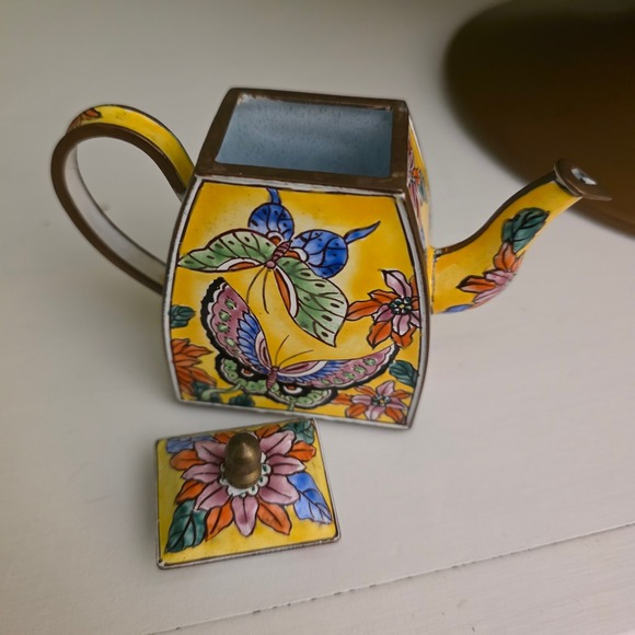 Vintage KELVIN CHEN Miniature Hand Painted Chinoiserie Enamel over Copper Teapot - Picture 3 of 6